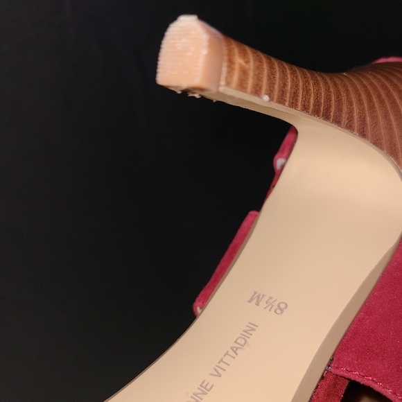 Woman Heels - Picture 2 of 8